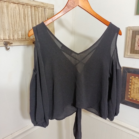 Mod cropped cold shoulder blouse - Picture 6 of 6